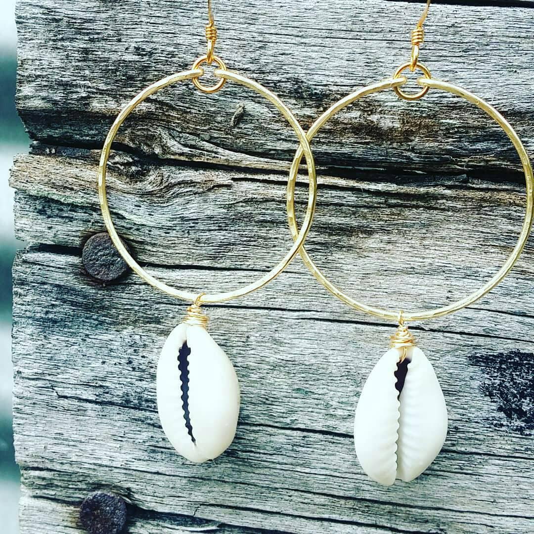 Cowrie Hoops| Cowry Hoop Earrings| Medium Hoops| Gold Jewelry| Cowrie Shell Jewelry| Minimal Cowry Hoop| Hoop Earring with Cowrie Shell (Pack of 3) SRP $10.00